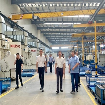 常熟市副市長(zhǎng)李漢中參觀考察泰隆集團(tuán)